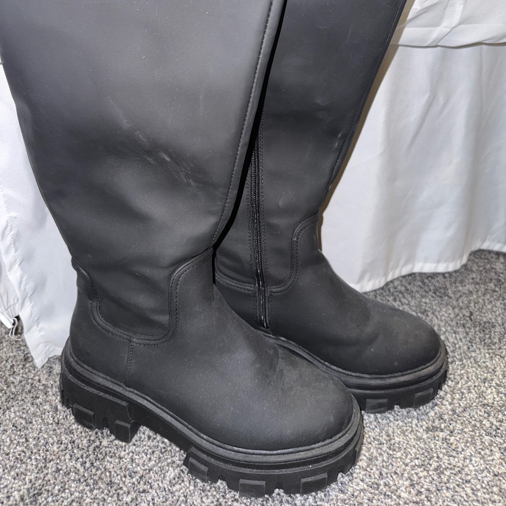 Wide calf tall boots w sz6